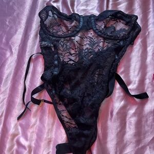 Strapless lace body suit